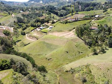 SE VENDE CASA CAMPESTRE EN RIO NEGRO