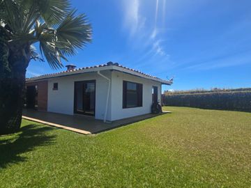 SE VENDE CASA CAMPESTRE EN RIO NEGRO