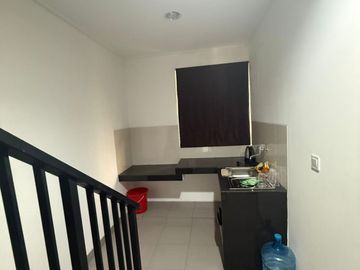 Disewakan Rumah di Cluster Riverside Pik2, Ukuran 10X25m2,View Danau, Kosongan