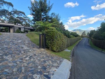 SE VENDE CASA CAMPESTRE EN LA CEJA