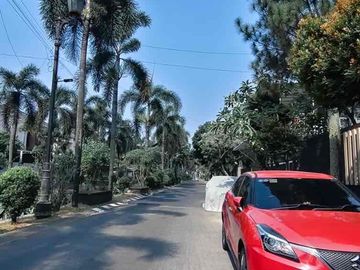 Rumah Halaman Besar Rapih Siap Huni di Villa Melati Mas Serpong