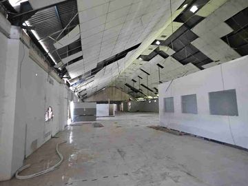 Disewakan Gedung Ex Supermarket di Sunset Road
