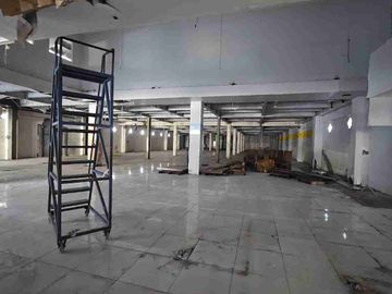 Disewakan Gedung Ex Supermarket di Sunset Road