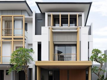 RUMAH 3 LANTAI BSD DEKAT MALL EASTVARA