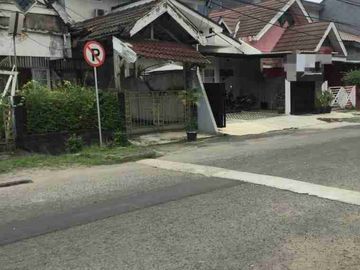 Rumah hitung tanah di pisok bintaro sektor 5