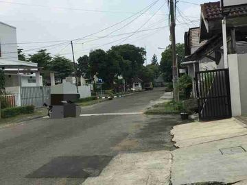 Rumah hitung tanah di pisok bintaro sektor 5