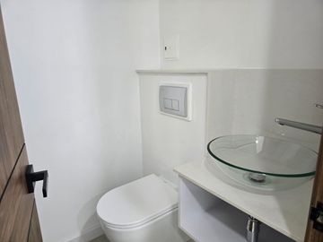 OFICINA EN ARRIENDO EN HOLGUINES TRADE CENTER