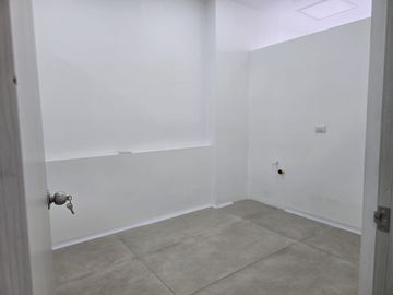 OFICINA EN ARRIENDO EN HOLGUINES TRADE CENTER