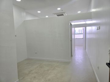 OFICINA EN ARRIENDO EN HOLGUINES TRADE CENTER