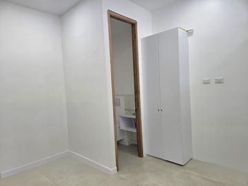 OFICINA EN ARRIENDO EN HOLGUINES TRADE CENTER