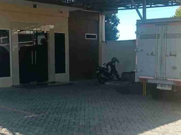 Gudang di SIRIE ( lingkar timur/sda. )
KONDISI TERAWAT DAN ADA FURNISH