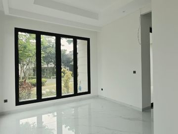 Rumah hoek bangunan mandiri Foresta BSD