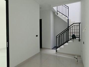 Rumah hoek bangunan mandiri Foresta BSD