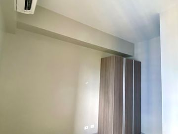 Brand New Executive 1 Bedroom with Balcony For Sale The Ellis Salcedo Makati