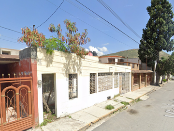 Casa en venta en Saltillo, Col. Valle de las Flores