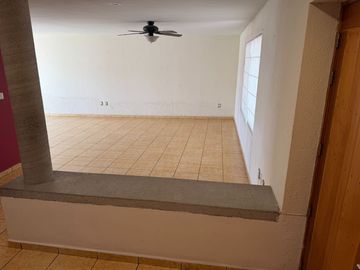 Casa en Venta en Fraccionamiento Monte Blanco, Querétaro | 3 Recámaras | Cuarto de Servicio |
