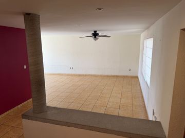 Casa en Venta en Fraccionamiento Monte Blanco, Querétaro | 3 Recámaras | Cuarto de Servicio |
