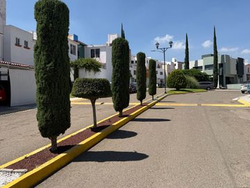 Casa en Venta en Fraccionamiento Monte Blanco, Querétaro | 3 Recámaras | Cuarto de Servicio |