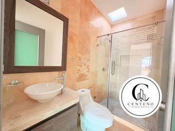 Casa sola con alberca de 4 recámaras al Sur de Cuernavaca | Residencial Las Haciendas