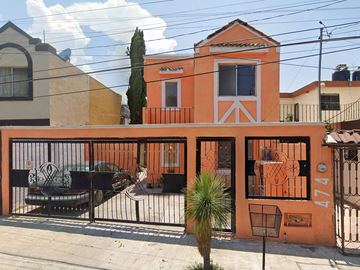 Casa en venta en Saltillo, Col. Los Arcos
