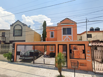 Casa en venta en Saltillo, Col. Los Arcos