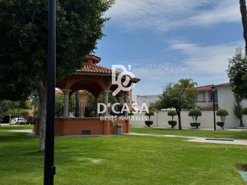 SE VENDE CASA EN LAS ALAMEDAS