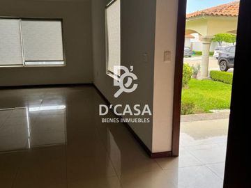 SE VENDE CASA EN LAS ALAMEDAS
