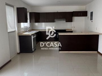 SE VENDE CASA EN LAS ALAMEDAS