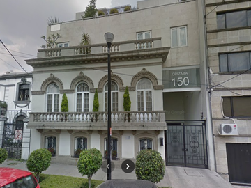 CASA AMPLIA en EXCELENTE UBICACION de REMATE en  ADJUDICACION .
