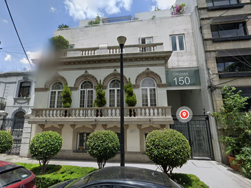 CASA AMPLIA en EXCELENTE UBICACION de REMATE en  ADJUDICACION .