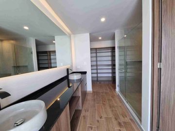Casa en venta en Lomas de Angelopolis, Puebla ubicada a 2km de Sonata, Con Recámara en Planta Baja y Roof Garden