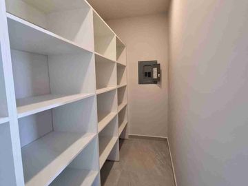 Casa en venta en Lomas de Angelopolis, Puebla ubicada a 2km de Sonata, Con Recámara en Planta Baja y Roof Garden