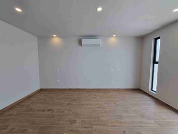 Casa en venta en Lomas de Angelopolis, Puebla ubicada a 2km de Sonata, Con Recámara en Planta Baja y Roof Garden