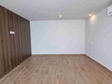 Casa en venta en Lomas de Angelopolis, Puebla ubicada a 2km de Sonata, Con Recámara en Planta Baja y Roof Garden