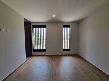 Casa en venta en Lomas de Angelopolis, Puebla ubicada a 2km de Sonata, Con Recámara en Planta Baja y Roof Garden