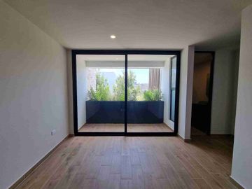 Casa en venta en Lomas de Angelopolis, Puebla ubicada a 2km de Sonata, Con Recámara en Planta Baja y Roof Garden
