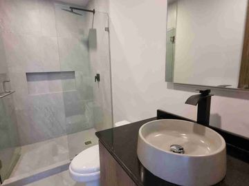 Casa en venta en Lomas de Angelopolis, Puebla ubicada a 2km de Sonata, Con Recámara en Planta Baja y Roof Garden