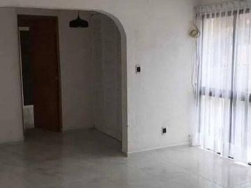 SE VENDE CASA CON AMPLIOS ESPACIOS EN PASEOS DEL BOSQUE