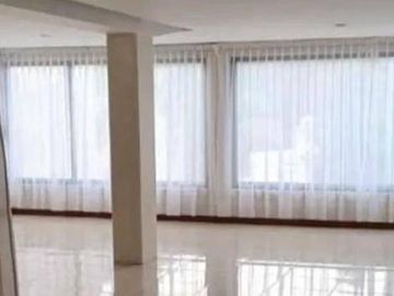 SE VENDE CASA CON AMPLIOS ESPACIOS EN PASEOS DEL BOSQUE