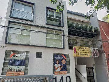 Fachada Contemporánea en el Corazón de Santa María la Ribera