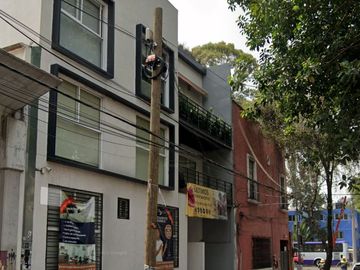Fachada Contemporánea en el Corazón de Santa María la Ribera