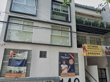 Fachada Contemporánea en el Corazón de Santa María la Ribera