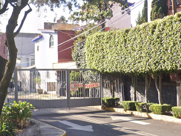 CASA EN VENTA  FRACC. EN LOMAS QUEBRADAS, LA MAGDALENA CONTRERAS, CDMX.
