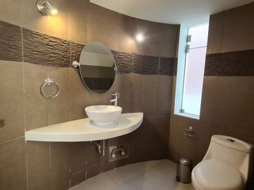 Venta De Casa En Condominio En La Res. La Angostura