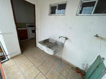 DEPARTAMENTO EN TERCER PISO IDEAL PARA HABITAR, REMODELAR O INVERTIR
