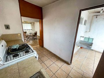 DEPARTAMENTO EN TERCER PISO IDEAL PARA HABITAR, REMODELAR O INVERTIR