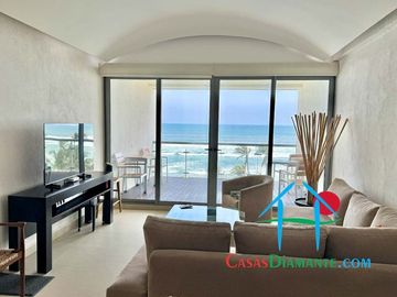 Departamento a pie de playa con 4 recámaras y vista al mar