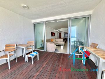 Departamento a pie de playa con 4 recámaras y vista al mar