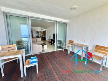 Departamento a pie de playa con 4 recámaras y vista al mar