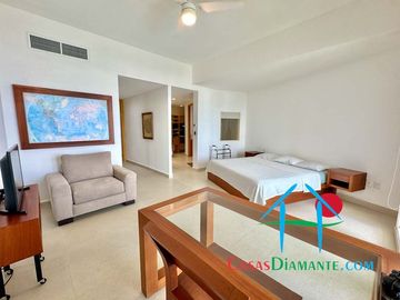 Departamento a pie de playa con 4 recámaras y vista al mar